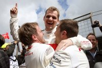 Frédéric Vervisch, Dries Vanthoor en Robin Frijns vieren de zege - 24h Nürburgring 2022