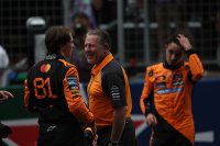 Oscar Piastri, Zak Brown en Lando Norris