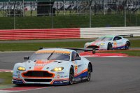 Aston Martin Vantage V8