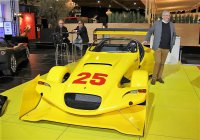 Tony Gillet bij de Pikes Peak racewagen