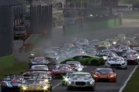 Crash bij de start van de Monza 3 Hours