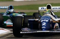 Ayrton Senna in de Williams FW16 voor de Benetton B194 van Michael Schumacher in de ronde voor het fatale ongeval