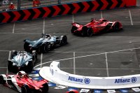 Stoffel Vandoorne in het zog van Jake Dennis