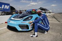 Max Root pakt pole in Michelin Pilot Challenge