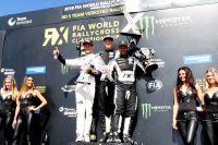 Kristoffersson, geflankeerd door Ekström en Solberg