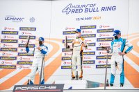 Nicolas Saelens bovenaan het podium van race 1