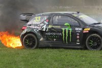 Brandende citroën DS3 van Liam Doran