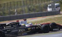 Vaxivière versus de Vries in race 2