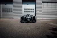 Zwarte Mercedes-Benz EQ Silver Arrow 01