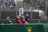 Jolyon Palmer ging van de baan tijdens de tweede sessie