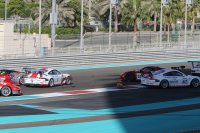 Crash bij de start van de Gulf 12 Hours 2015