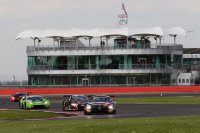 Halverwege de race vochtten Mercedes, Audi en Lamborghini voor de leiding