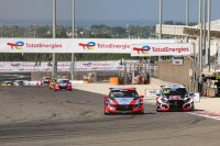 Norbert Michelisz voorbij Esteban Guerrieri