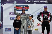 Anthony Kumpen op het podium na race 2