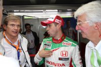 Alessandro Mariani (L) met Tiago Monteiro