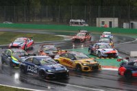 Start in de regen bij race 1