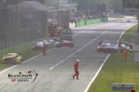 De ravage na de start van de Monza 3 Hours