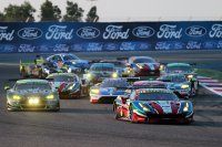 In GTE nam Ferrari al bij de start de leiding