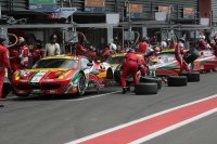 Drukte in de pits bij AF Corse