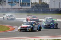 Tom Chilton op weg naar eerste zege
