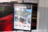 Presentatie derde verzamelaffiche tijdens de proloog 24H Spa