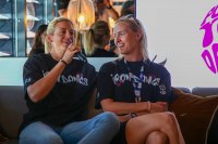 Sarah Bovy en Michelle Gatting