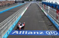 Pascal Wehrlein wint race 1