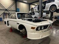 De BMW CSL 3.0 24V in volle opbouw