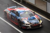 Dries Vanthoor kon de beschadigde Audi nog terugbrengen naar de pits