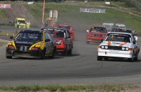 Kristof Bex (Volvo S40) voor Yorick Maeyninckx (Volvo 242) en Bart Bel (BMW E30 M3)