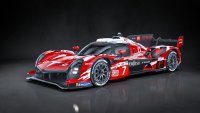 De Toyota GR010 Hybrid met retrolivery