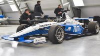 De zelfrijdende raceauto van IAC