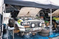 Check-up van de beide Toyota's tijdens de rustdag