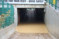 Ondergelopen tunnel aan endurance paddock