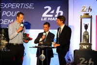 Alex Wurz met de verschillende schoenen