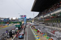 Rode vlag tijdens de eerste 2024 Road to Le Mans