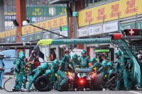 Bandenwissel bij Aston Martin