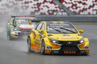 Gabriele Tarquini bezorgt Lada eerste WTCC-zege