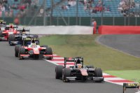 Stoffel Vandoorne vóór Oliver Rowland