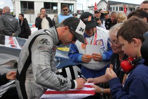 American Festival: De Gridwalk en handtekeningensessie in beeld gebracht