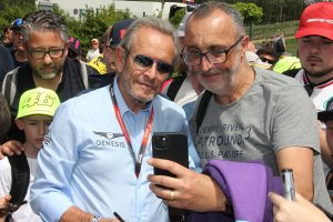 24H Spa: De handtekeningsessie van de "iconische" Belgische piloten in beeld
