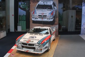 De pop-up expo 'Rally Legends – From Dust to Glory' in beeld gebracht