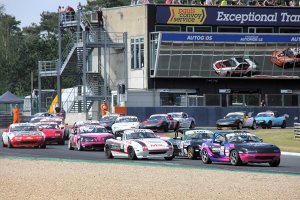 Zolder DNRT Sprintraces: De MaX5 Cup en de 206 GTi Cup in beeld gebracht