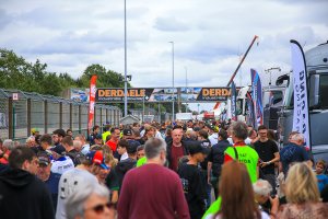 24H Zolder: De handtekeningensessie in beeld gebracht