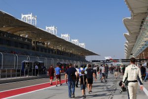 Bahrein: De handtekeningensessie in beeld