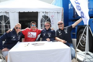 24H Zolder: De handtekeningsessie in beeld gebracht