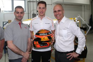 Stoffel Vandoorne op bezoek bij Bell Helmets
