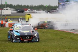 Crash bij de start - WTCR Nürburgring 2021