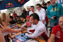 24H Zolder: Beelden van de handtekeningsessie