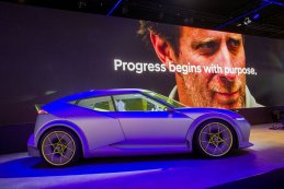 Het autosalon in beeld: Concept cars en racewagens